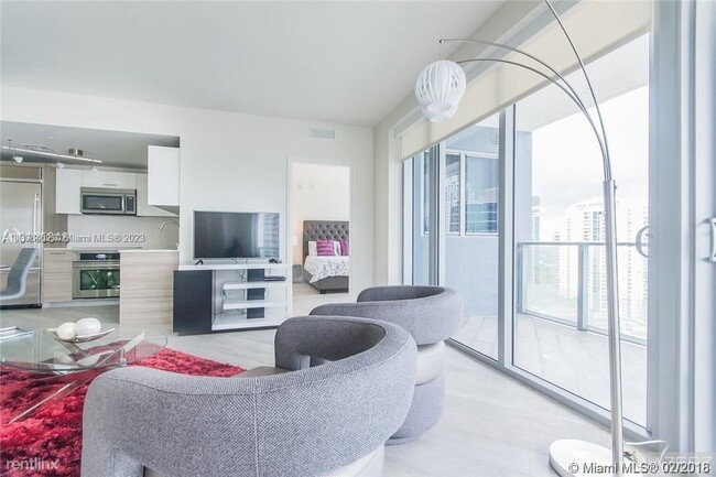 Foto del edificio - 2 br, 2.5 bath House - 1300 Brickell Bay D...