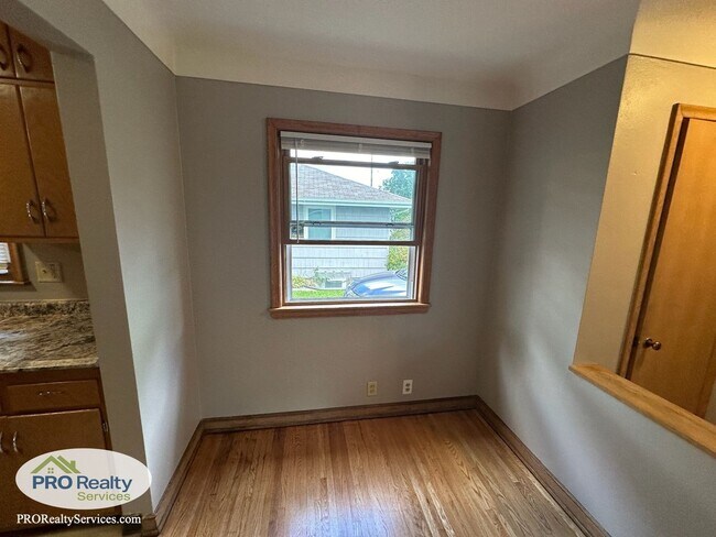 Foto del edificio - 3 Bedroom Home in South Saint Paul