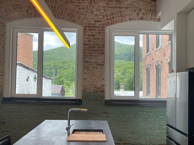 Building Photo - Historic Charm, Modern Luxury,  2 bedroom ...