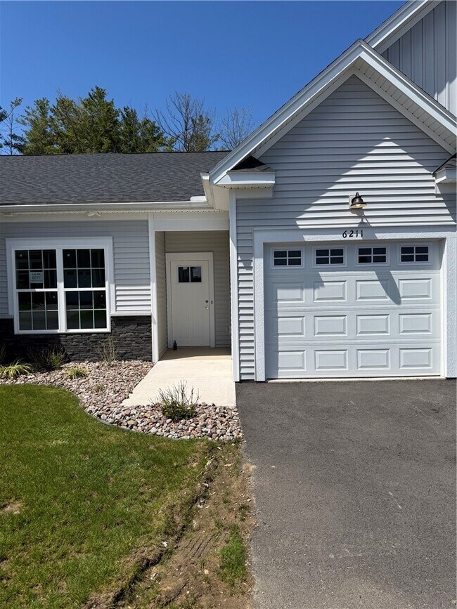 Foto del edificio - 6217 Blossom Ridge Cir