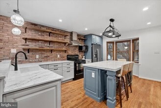 Building Photo - 625 N Abingdon St