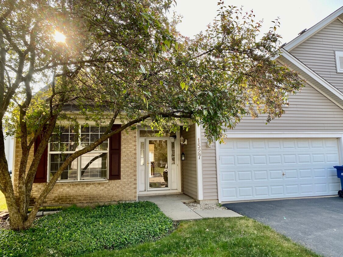 1527 Waterside Dr, DeKalb, IL 60115 Townhome Rentals in DeKalb IL