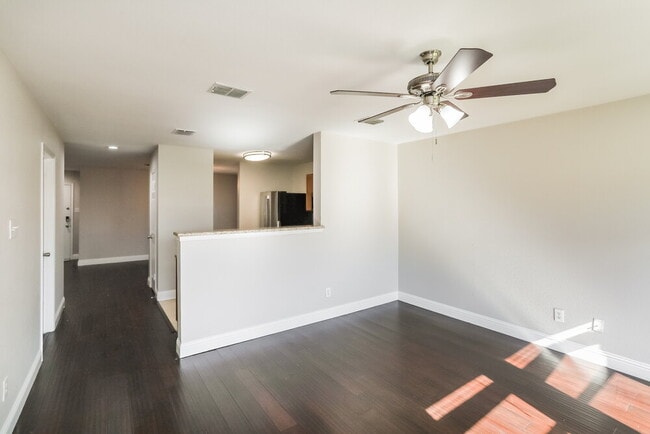 Building Photo - 1428 Waterford Dr