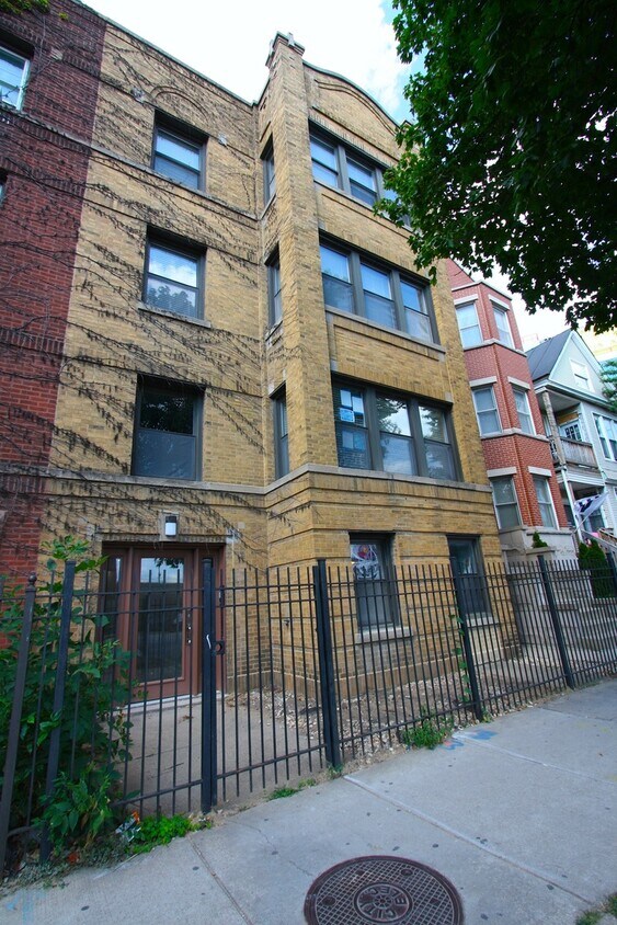 Foto principal - 1120 W Addison St