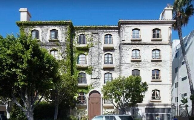 Encantador condominio junto a Beverly Hills - 325 S Swall Dr