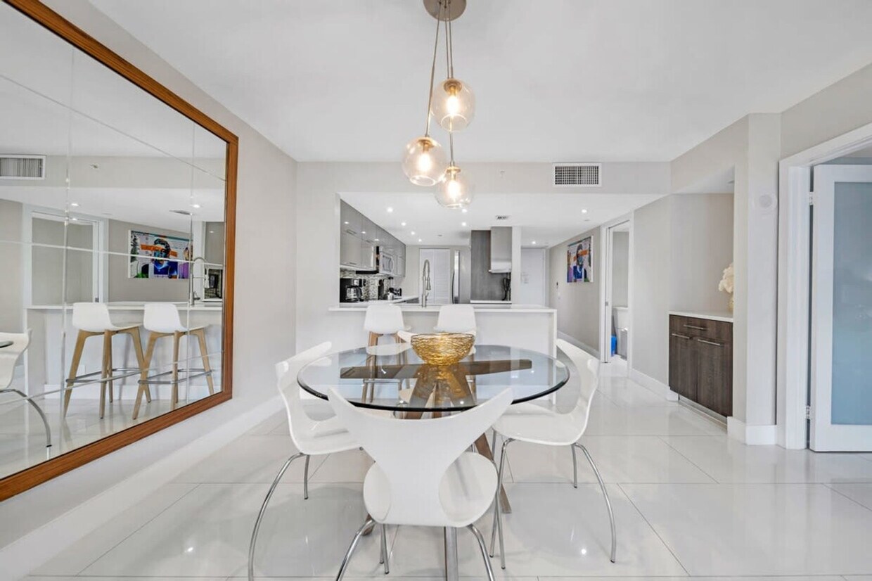 Foto principal - 1717 N Bayshore Dr
