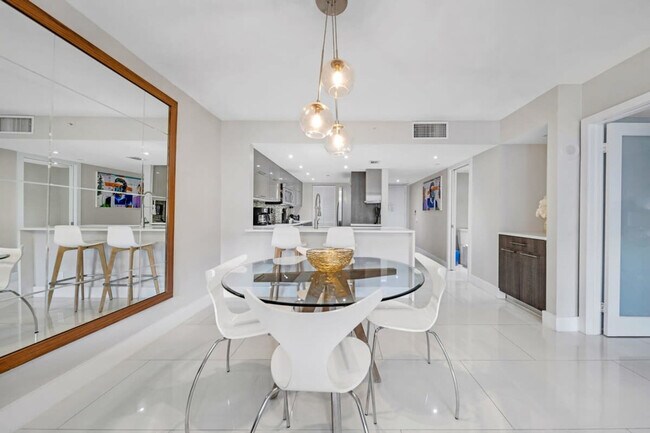 Foto del edificio - 1717 N Bayshore Dr