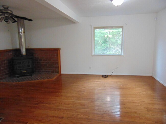 Building Photo - 191 W Badger Ln
