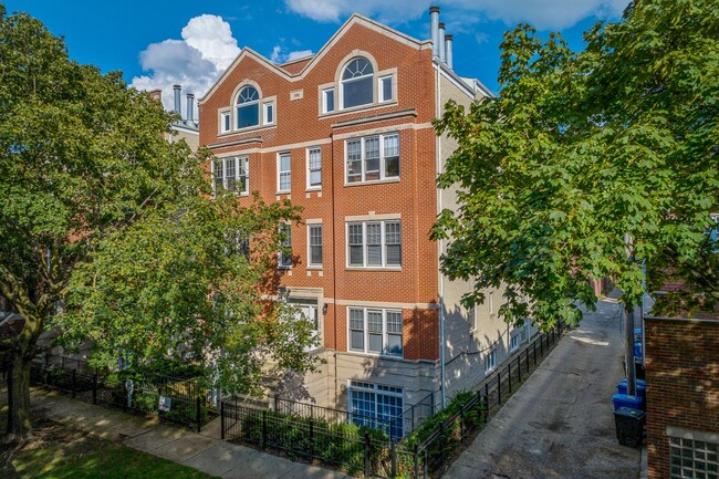 Foto del edificio - 2718 N Wayne Ave