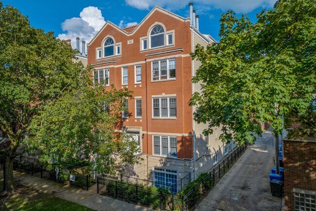 Foto del edificio - 2718 N Wayne Ave