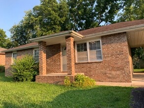 Building Photo - 140 E Stewart St