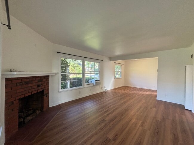 Building Photo - 3633 Valihi Way