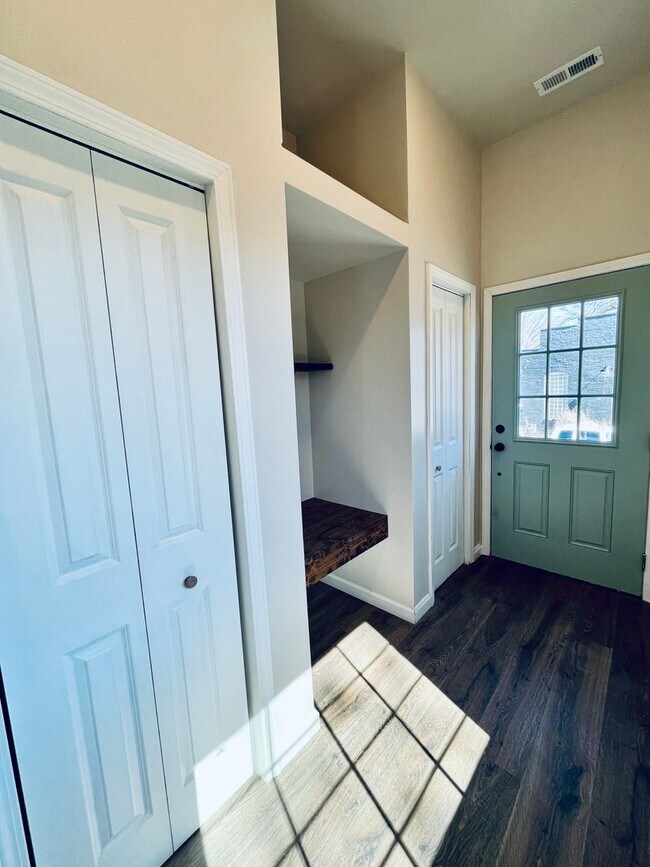 Building Photo - Modern 2BR/2BA with Bonus Room in Germanto...