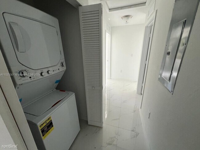 Foto del edificio - 3 br, 2 bath House - 901 NW 99th St Frnt