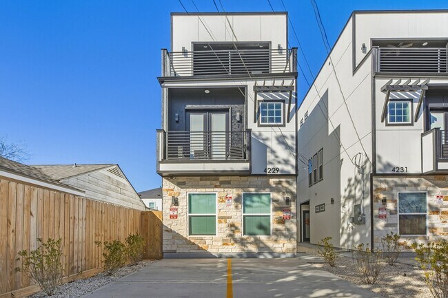 Foto del edificio - 4229 Elmwood St