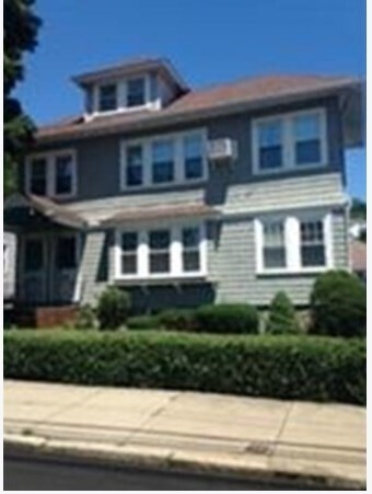 Foto principal - 495 Lagrange St