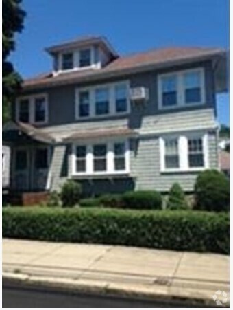 Building Photo - 495 Lagrange St