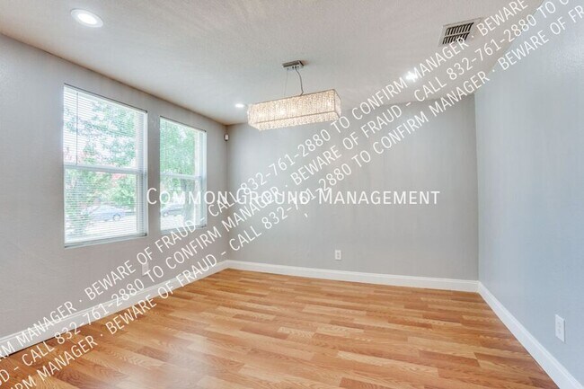 Foto del edificio - 615 Ragwood Rd