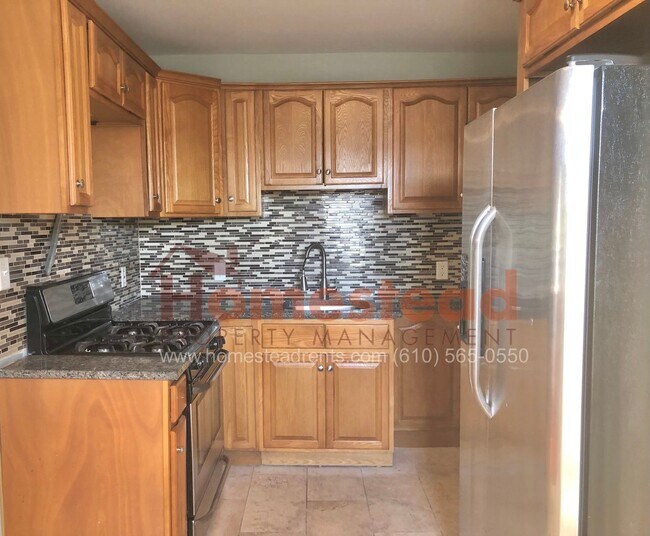 Building Photo - 3 BEDROOM DARBY HOME!