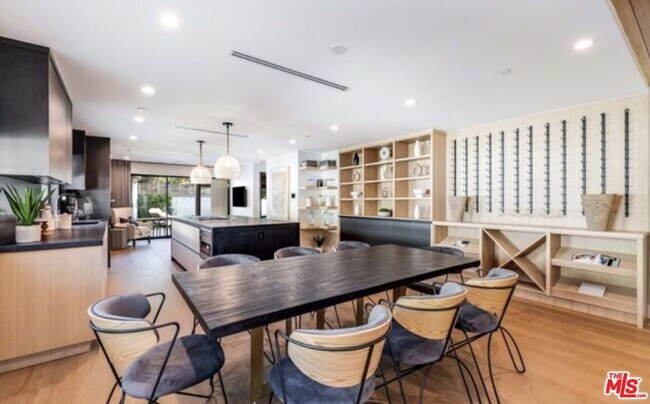 Building Photo - 622 N La Jolla Ave