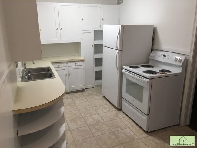 Building Photo - 719 20th St