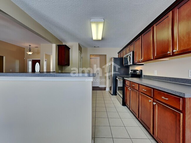 Foto del edificio - 738 Laurel Hill Cir
