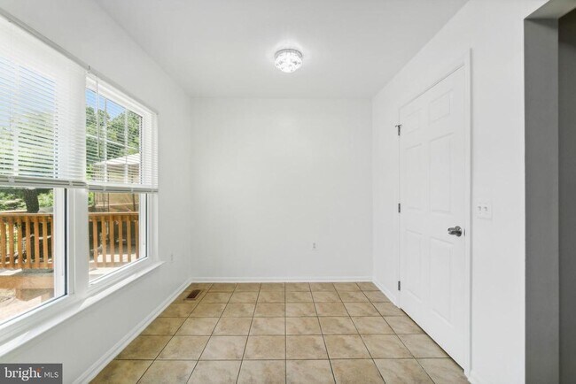 Building Photo - 326 Cape Dr SE
