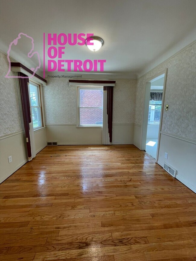Foto del edificio - 3 BEDROOM 1 BATH BUNGALOW FREE PRE-SCREEN