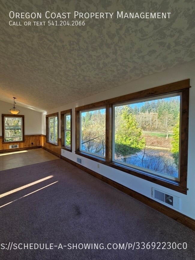 Building Photo - 1025 Wilson River Loop