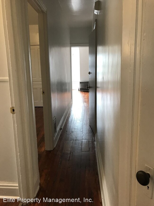 Building Photo - 1 br, 1 bath House - 643 W. Princess St., ...