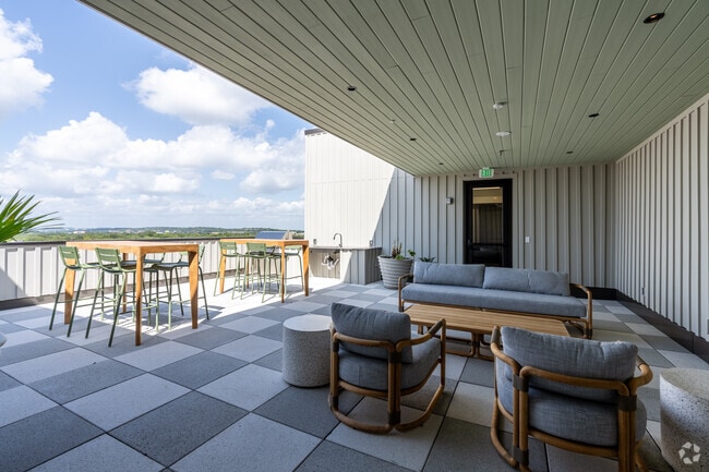 Resident Rooftop Lounge - The Saint George