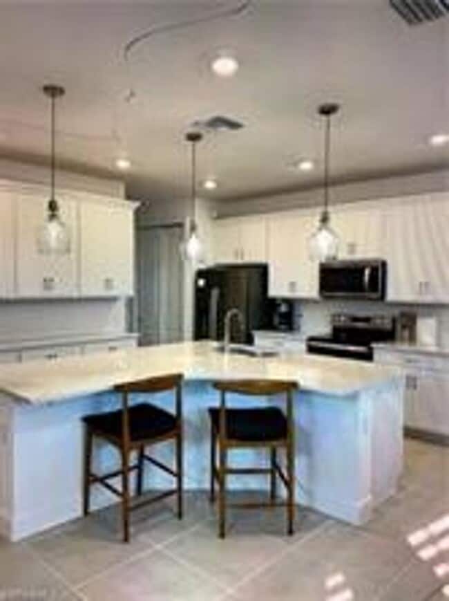 Building Photo - ANNUAL RENTAL - RENT IS NEGOTIABLE! 3 BED/...