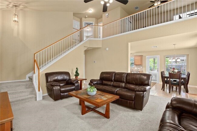 Building Photo - 921 Gentry Dr