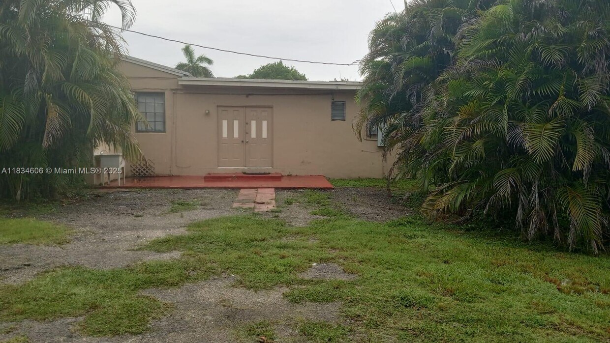 Primary Photo - 9740 Wayne Ave