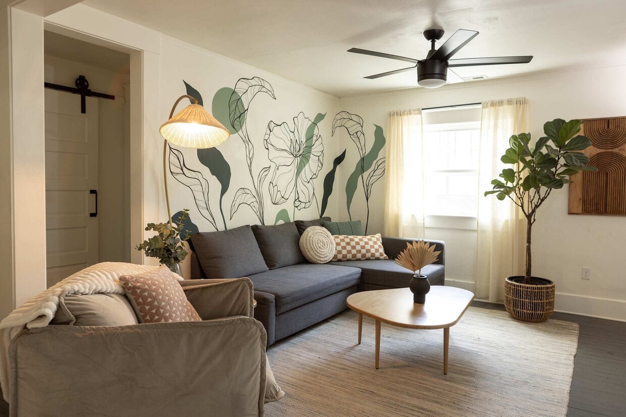 Primary Photo - 522 W Franklin St