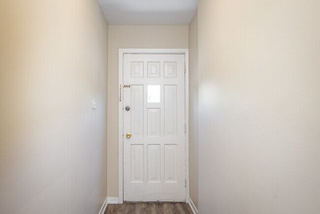Photo du bâtiment - UPDATED TWO BEDROOM TOWNHOME IN NORTHEAST ...