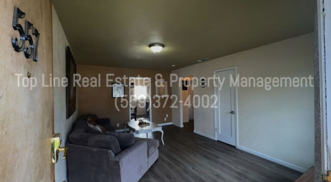 Building Photo - Spacious and well-located duplex in the he...