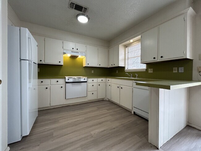 Foto del edificio - Lovely  2Bed/2Bath Duplex!