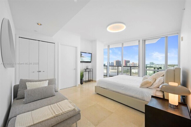 Foto del edificio - 17121 Collins Ave
