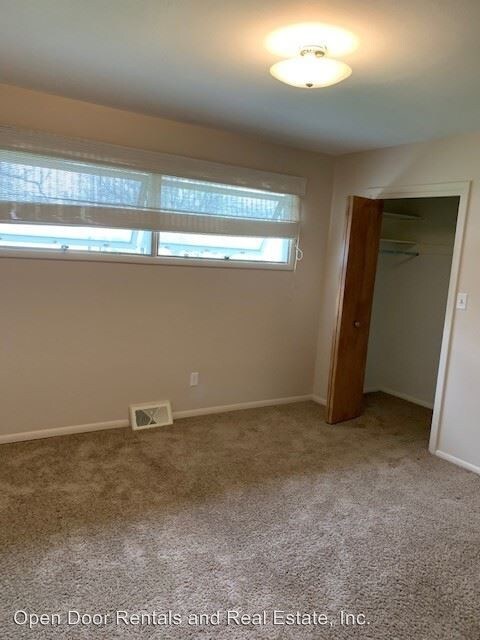 Foto del edificio - 124 W Concord Ln