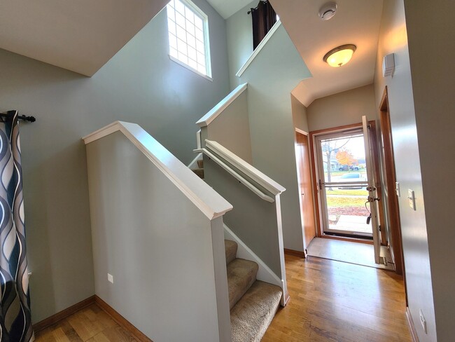 Building Photo - 2552 Cesario Dr