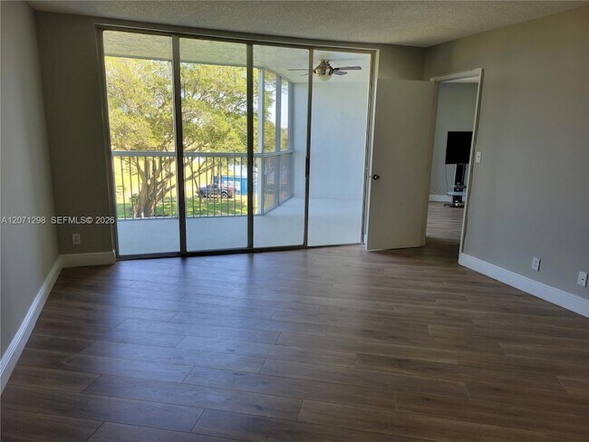 Foto del edificio - 3090 N Course Dr