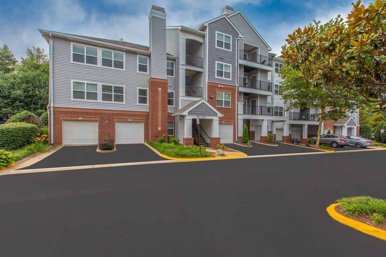 The Jefferson at Fair Oaks Apartments in Fairfax, VA