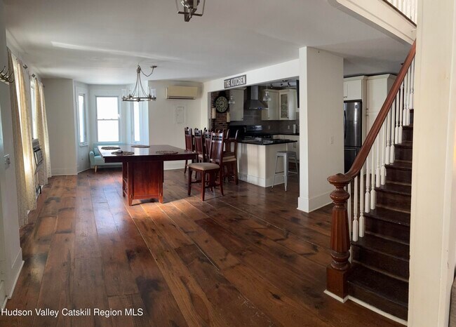 Foto del edificio - 648 Albany Turnpike