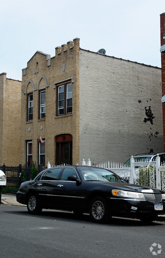 Building Photo - 1266 Fteley Ave