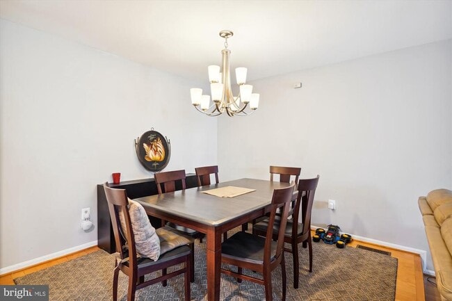 Building Photo - 1405 Templeton Pl