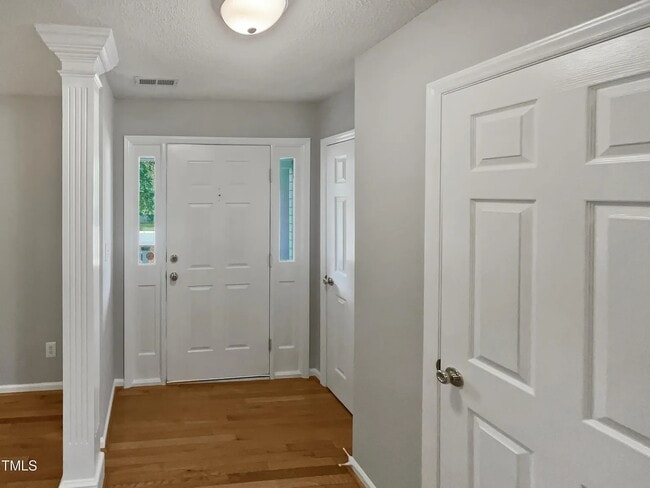 Entry - 4013 Ellisfield Dr