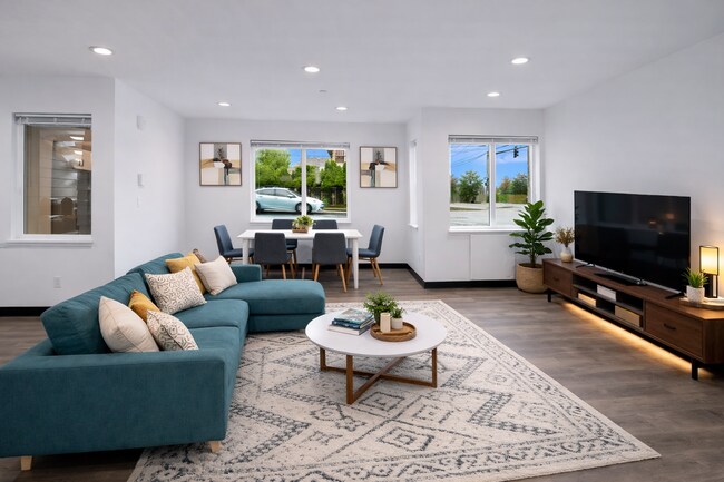 Sala de estar amueblada (el mobiliario puede variar) - 5004 7th Ave NE