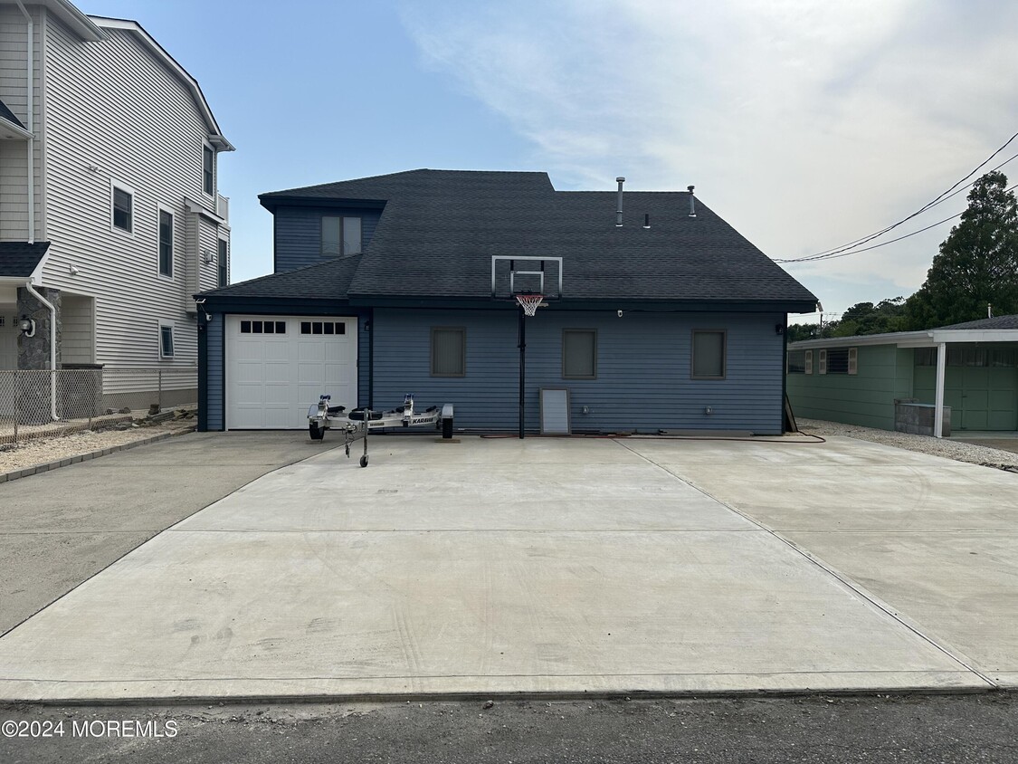 Foto principal - 831 Beach Haven W Blvd