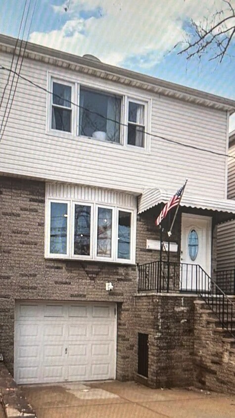 Primary Photo - 157 Roosevelt Ave